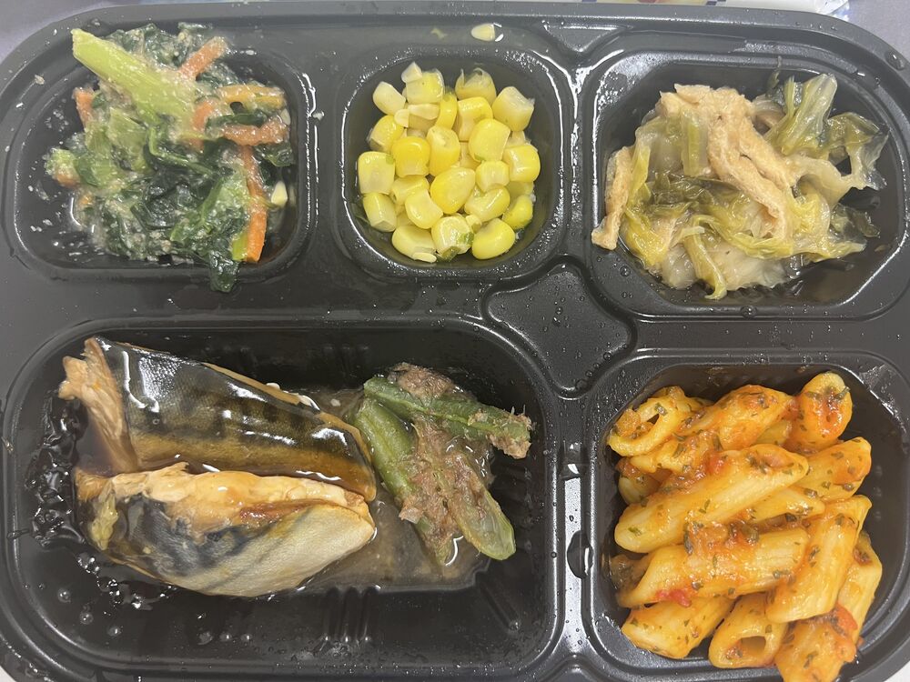 サバの照り焼き、コーンのあおさ和え 等の画像