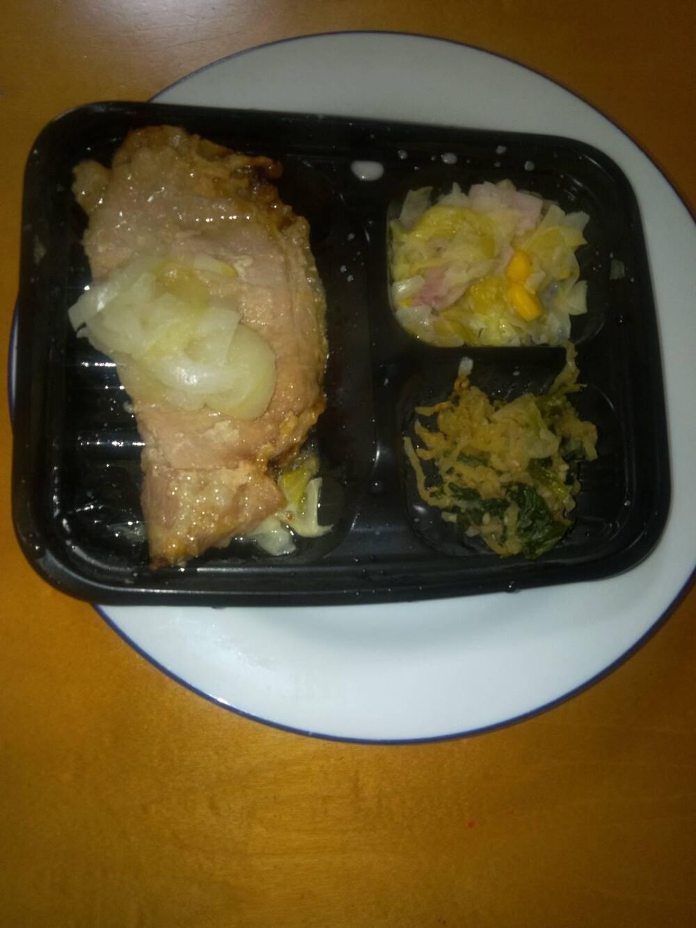 豚のしょうが焼き、ほうれん草の和え物 等の画像